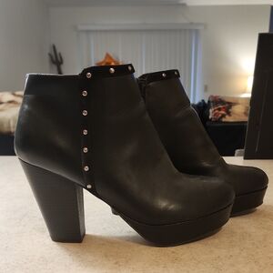 Report Chunky-Heeled Black Ankle Boots